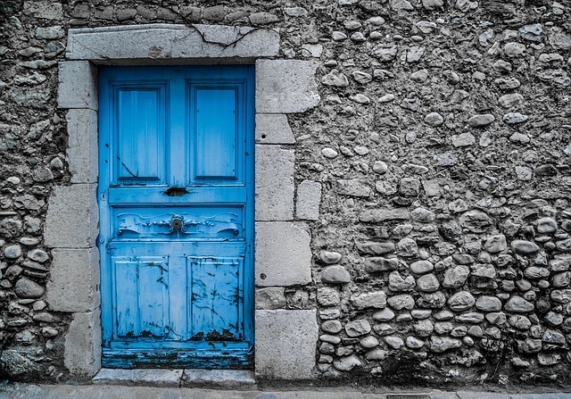 blue-door-2742118_640.jpg